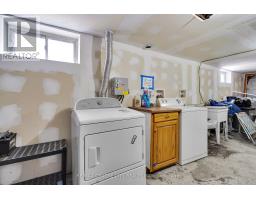 922 QUEENS AVENUE - 33