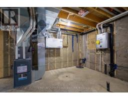 27 POSTMA CRESCENT - 27