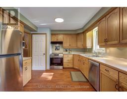 10 TIMBERLANE CRESCENT - 13