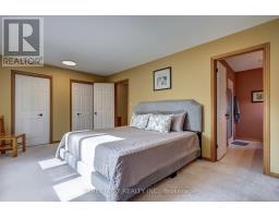 10 TIMBERLANE CRESCENT - 32