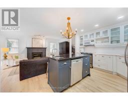 49 MERIDENE CRESCENT E - 27