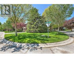 49 MERIDENE CRESCENT E - 7