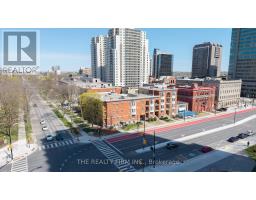 301 - 440 WELLINGTON STREET - 32
