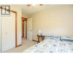 31 SINCLAIR CRESCENT - 24