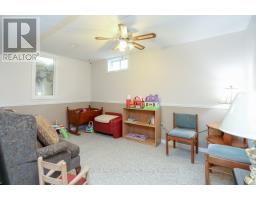 31 SINCLAIR CRESCENT - 32