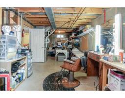 31 SINCLAIR CRESCENT - 35