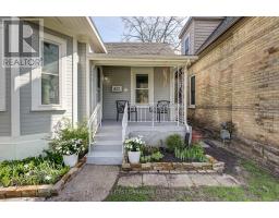 821 QUEENS AVENUE - 2