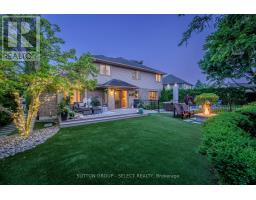 408 SUNNYSIDE CRESCENT - 36