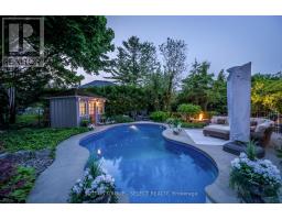 408 SUNNYSIDE CRESCENT - 40