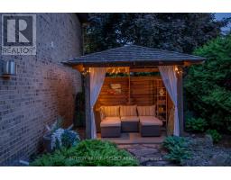 408 SUNNYSIDE CRESCENT - 44