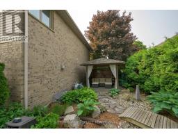 408 SUNNYSIDE CRESCENT - 8