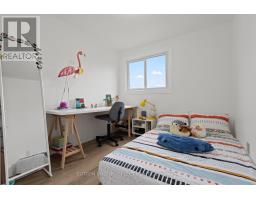 64 - 40 TIFFANY DRIVE - 23