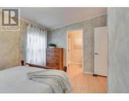 461 RICHARD CRESCENT - 11