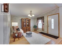 461 RICHARD CRESCENT - 3