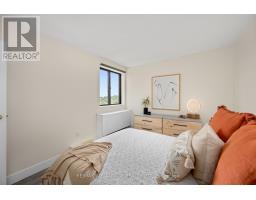 805 - 1600 ADELAIDE STREET N - 16