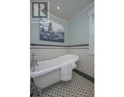 167 TECUMSEH AVENUE E - 18