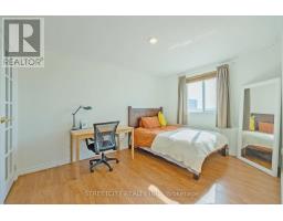 701 - 986 HURON STREET - 16