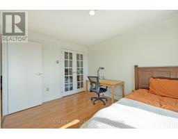 701 - 986 HURON STREET - 17