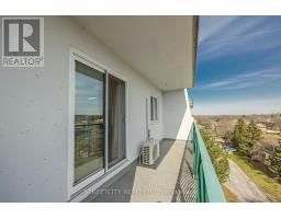 701 - 986 HURON STREET - 24