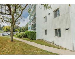 701 - 986 HURON STREET - 32