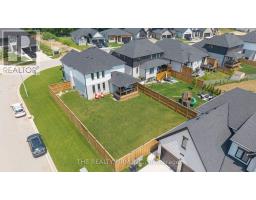 27 BRISCOE CRESCENT - 30