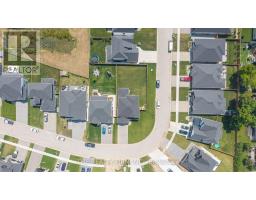 27 BRISCOE CRESCENT - 31