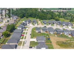 27 BRISCOE CRESCENT - 32