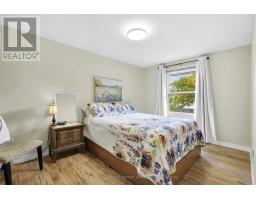 539 VISCOUNT ROAD - 21