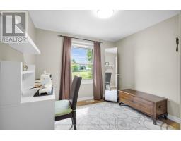 539 VISCOUNT ROAD - 23