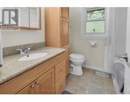 539 VISCOUNT ROAD - 25