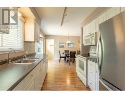 32 MAXWELL CRESCENT - 4