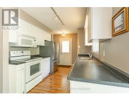 32 MAXWELL CRESCENT - 7