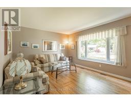 32 MAXWELL CRESCENT - 9