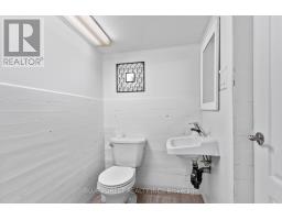623 DUFFERIN AVENUE - 34