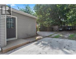 623 DUFFERIN AVENUE - 39