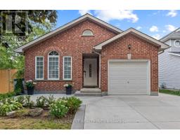 35 BOWCOTT CRESCENT - 2