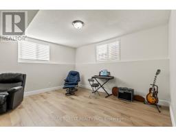 35 BOWCOTT CRESCENT - 27