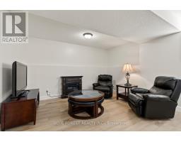 35 BOWCOTT CRESCENT - 30