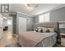 35 BOWCOTT CRESCENT - 32