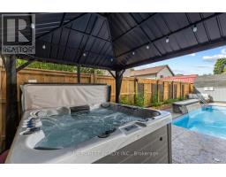 35 BOWCOTT CRESCENT - 44