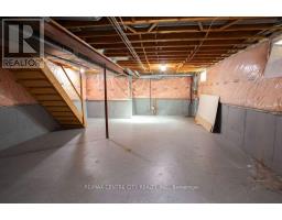 31 COLONIAL CRESCENT - 30