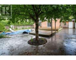 31 COLONIAL CRESCENT - 40