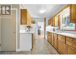 61 CHURCHILL CRESCENT - 14