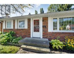61 CHURCHILL CRESCENT - 6