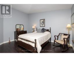 4 - 445 RIVERSIDE DRIVE - 18