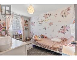 19 CARRIE CRESCENT - 14