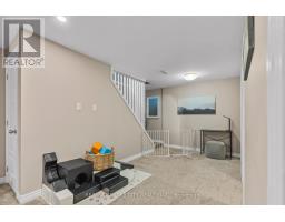 19 CARRIE CRESCENT - 16