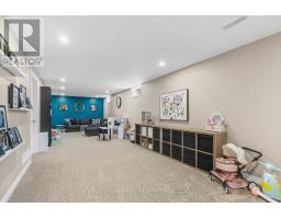 19 CARRIE CRESCENT - 18