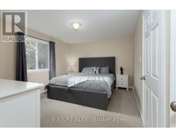 32 SCOURFIELD DRIVE - 15