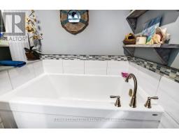 388 LARRY STREET - 14